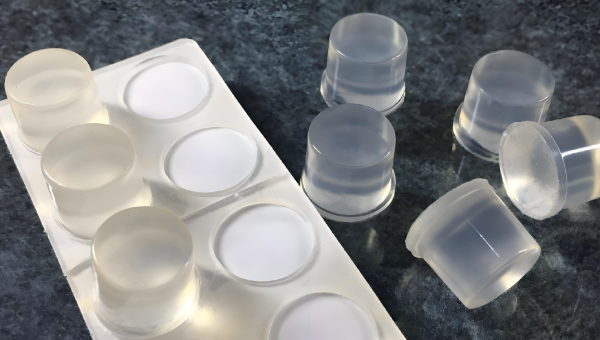 硅胶处理剂，透明硅胶脚垫背胶为什么要用处理剂?