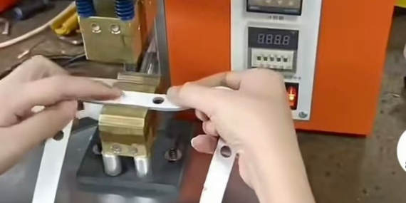 储能电池硅胶密封圈粘接用什么胶?HR-318热粘硅胶胶水助力赋能