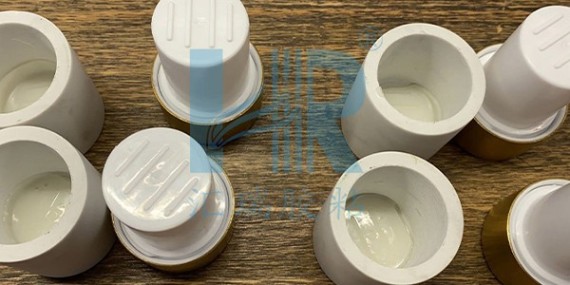 石材瓶盖粘PP塑料用什么胶能粘牢固？